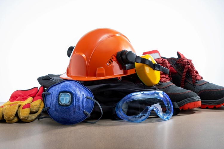 اهم مستلزمات امن صناعى 2026 | الدليل الشامل لمعدات السلامة